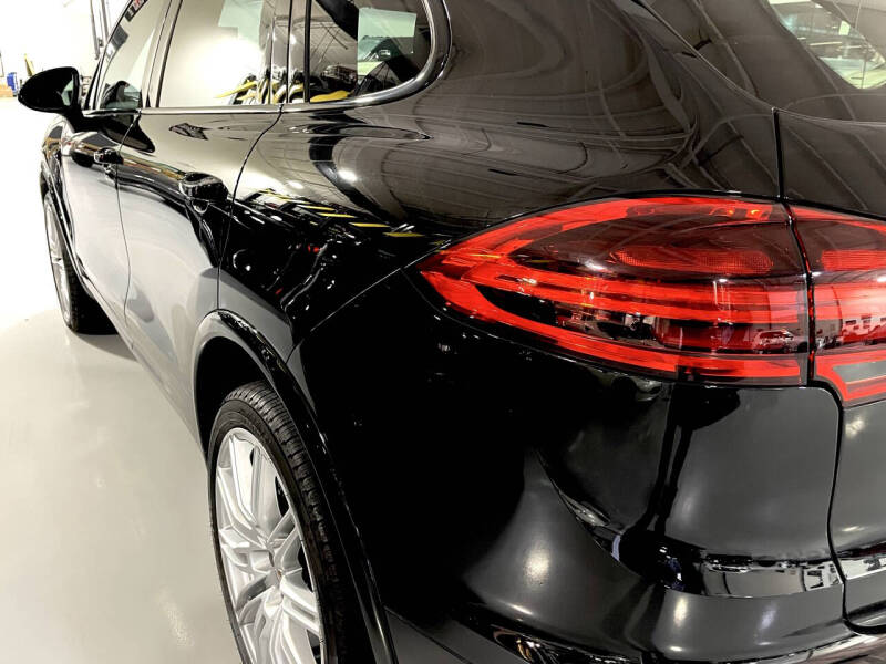 2018 Porsche Cayenne Platinum Edition