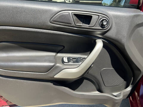 2011 Ford Fiesta SES