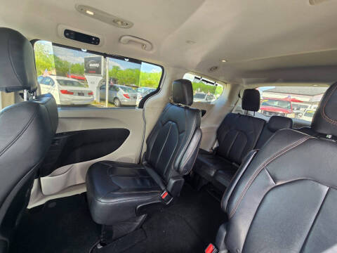 2017 Chrysler Pacifica Touring-L