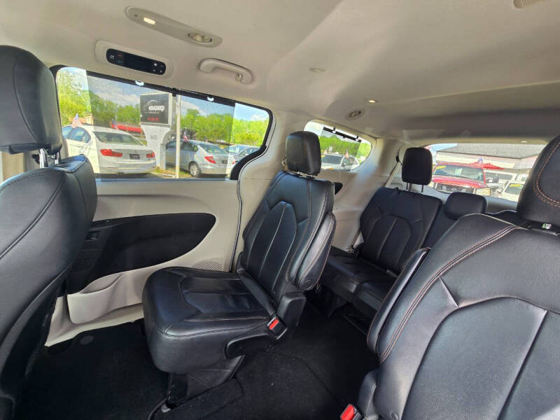 2017 Chrysler Pacifica Touring-L