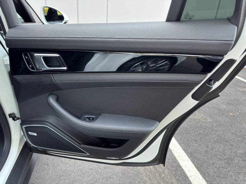 2018 Porsche Panamera 4