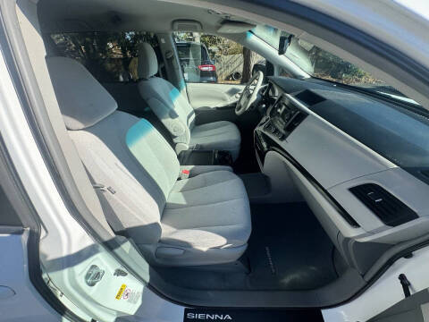 2011 Toyota Sienna LE 8-Passenger