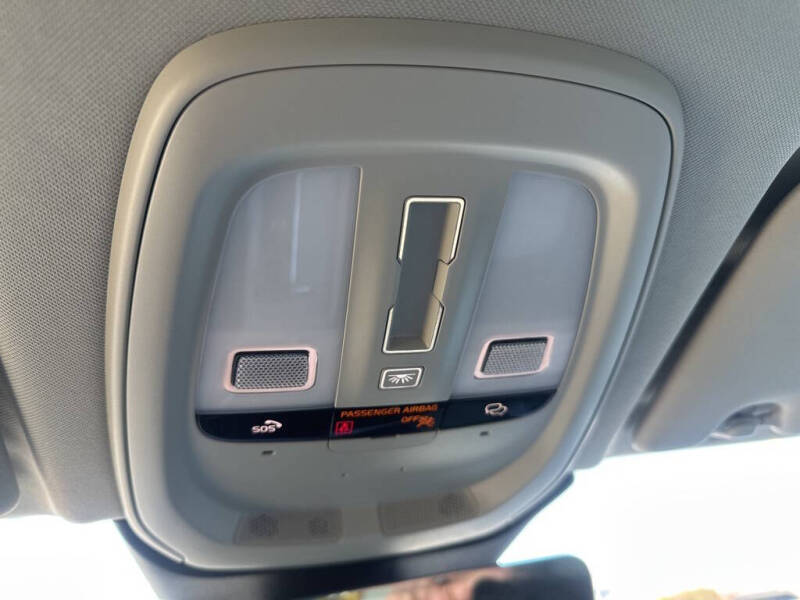 2023 Volvo XC60 B5 Plus Dark Theme