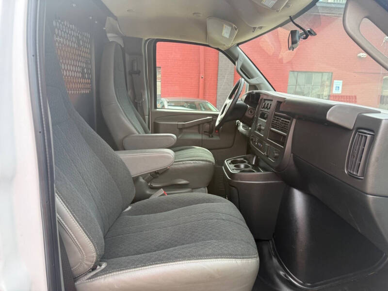 2023 GMC Savana 2500