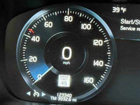 2016 Volvo XC90 T5 Momentum