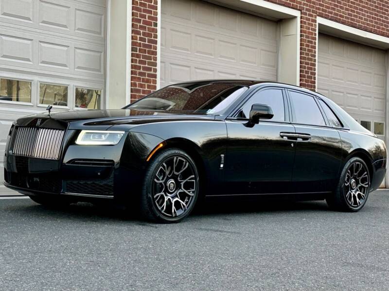 Tiện ích bất ngờ đến từng chi tiết của siêu xe vạn người mê Rolls Royce  Ghost Black Badge