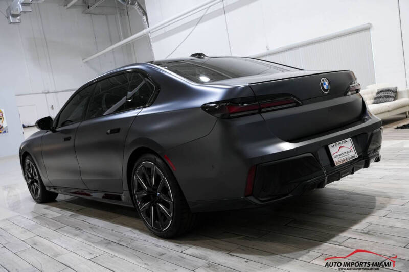 2025 BMW 7 Series 740i