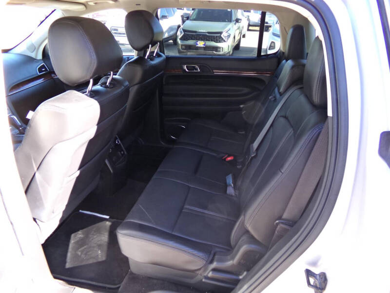 2019 Lincoln MKT Reserve