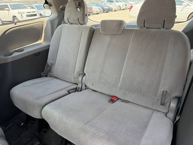 2017 Toyota Sienna LE 8-Passenger