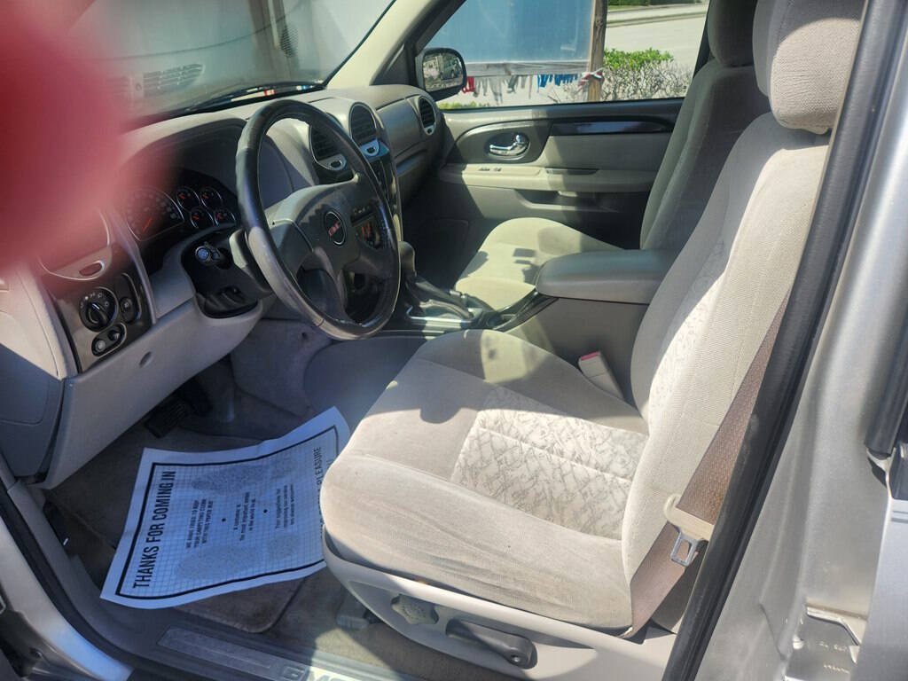 Silver 2005 GMC Envoy SLE SLE 4dr SUV 2