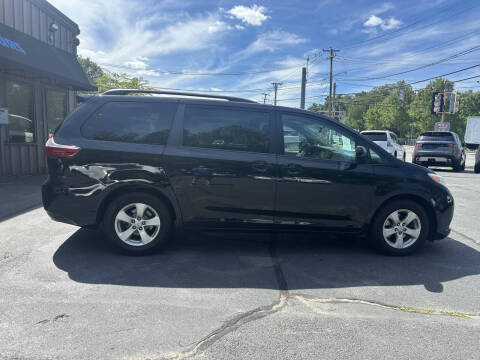 2016 Toyota Sienna LE 8-Passenger