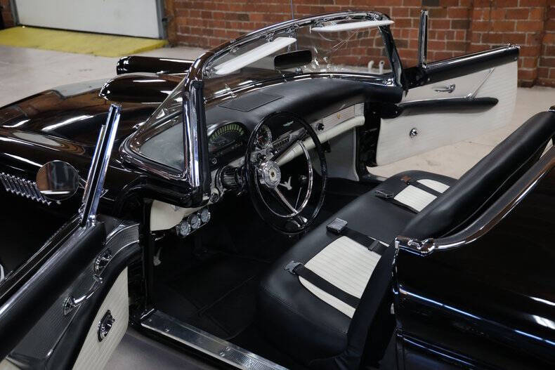 1956 Ford Thunderbird