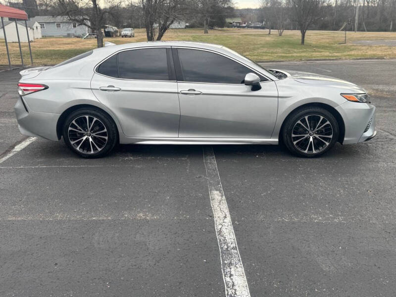 2020 Toyota Camry SE