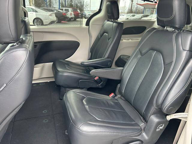 2022 Chrysler Pacifica Touring L