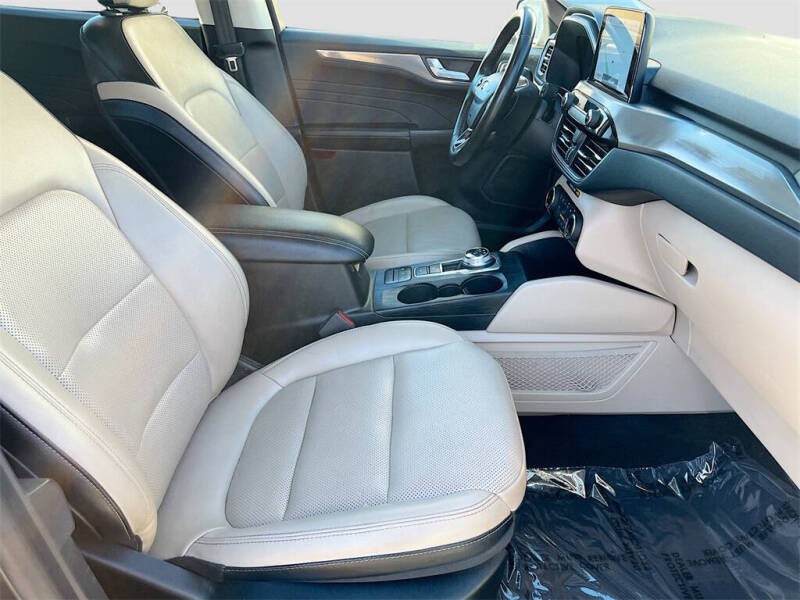 2022 Ford Escape Titanium