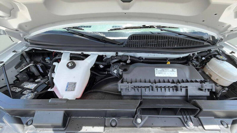 2025 Chevrolet Express LT 3500