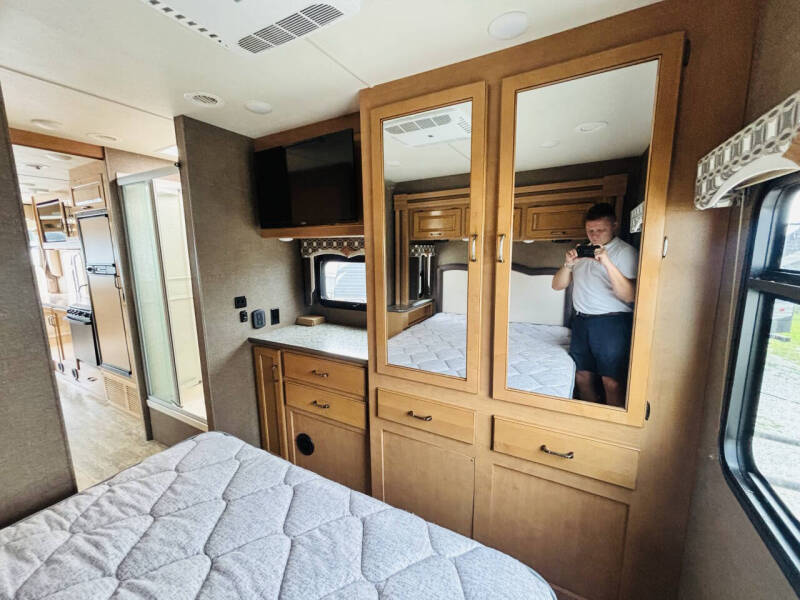 2017 Thor Motor Coach Hurricane 31S