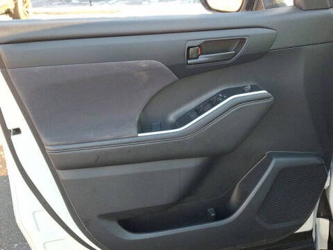 2020 Toyota Highlander LE