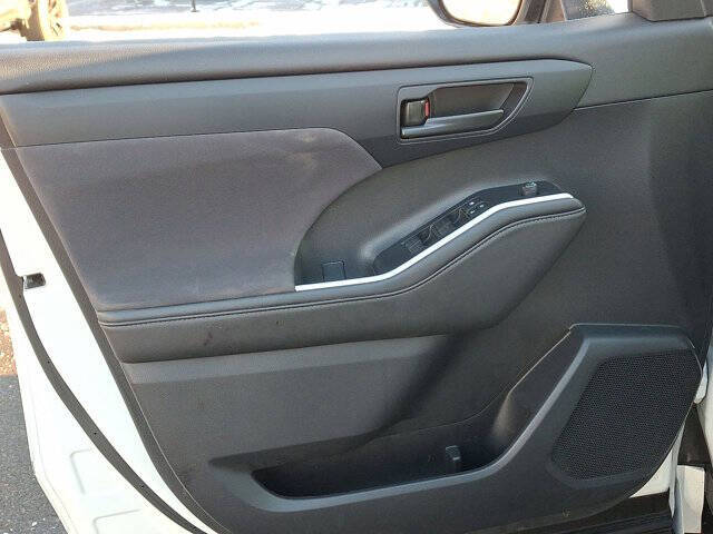 2020 Toyota Highlander LE