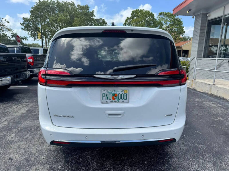 2023 Chrysler Pacifica Touring L