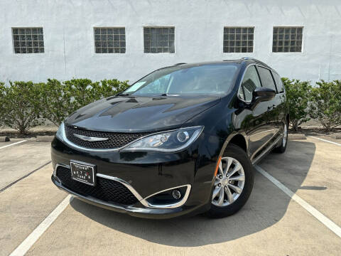 2018 Chrysler Pacifica for sale at UPTOWN MOTOR CARS in Houston TX