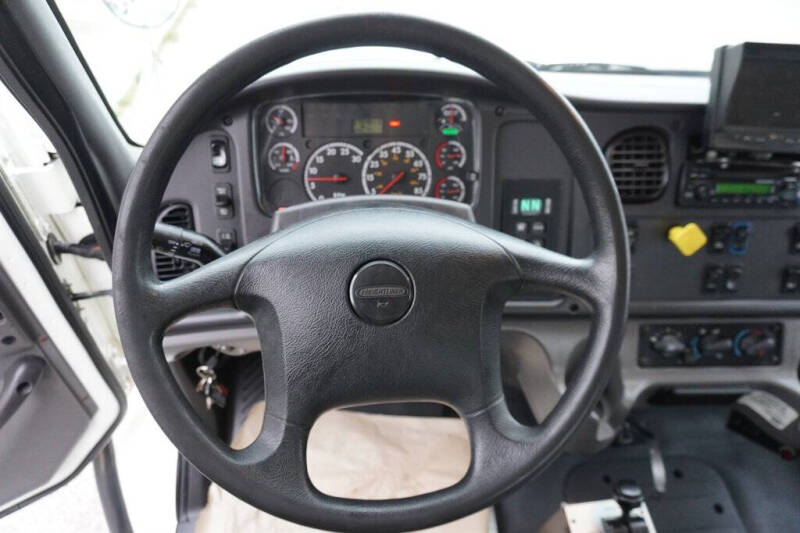 2015 Freightliner M2 106