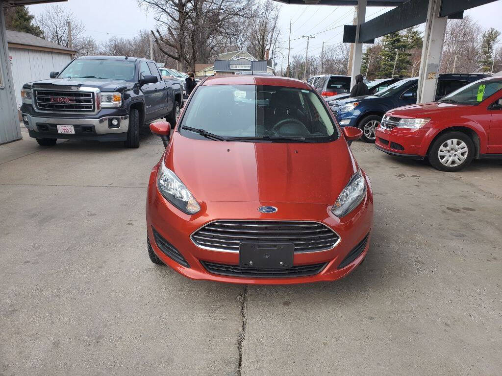 Red 2018 Ford Fiesta SE SE 4dr Hatchback 2