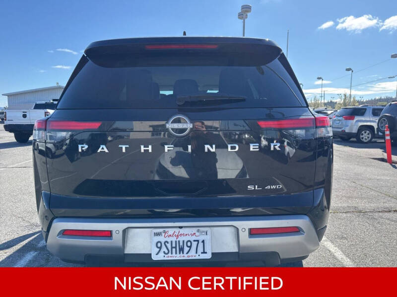 2025 Nissan Pathfinder SL
