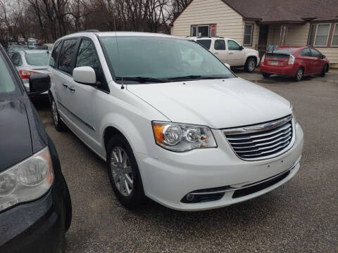 2015 Chrysler Town and Country for sale at Short Line Auto Inc in Rochester MN