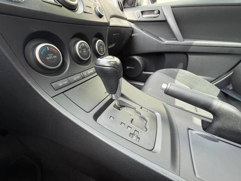2013 Mazda MAZDA3 i Touring