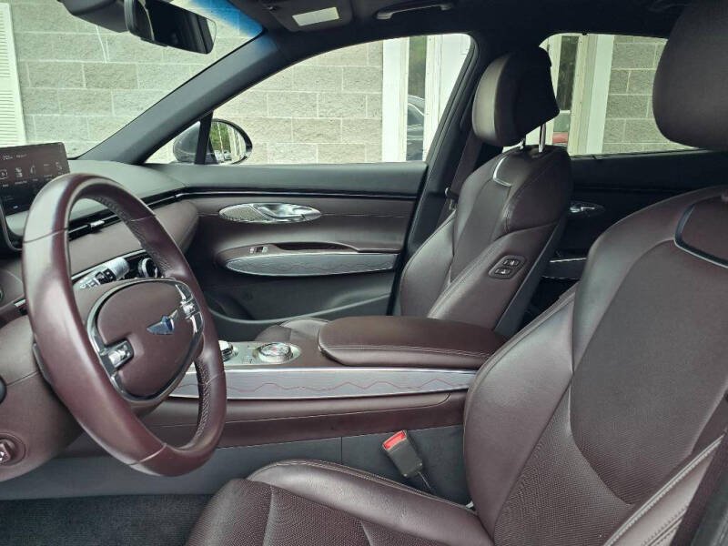 2023 Genesis GV70 2.5T Standard