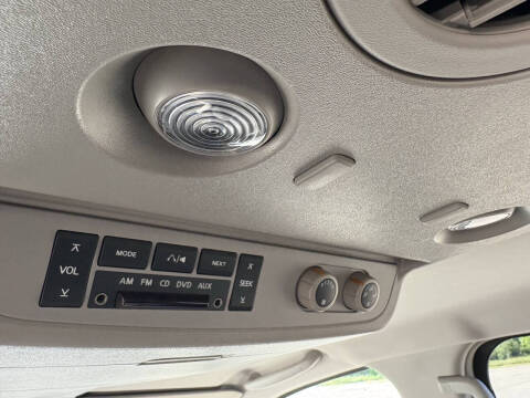 2004 Nissan Armada SE