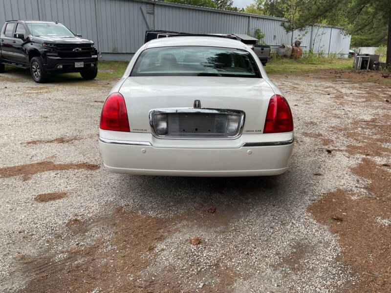 2004 Lincoln Town Car Ultimate photo 11