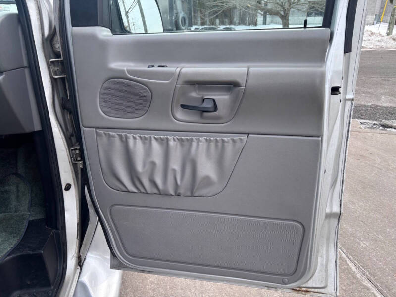 2000 Ford E-Series E-150