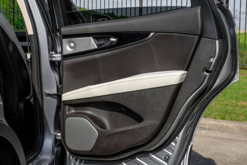 2022 Lincoln Nautilus Black Label