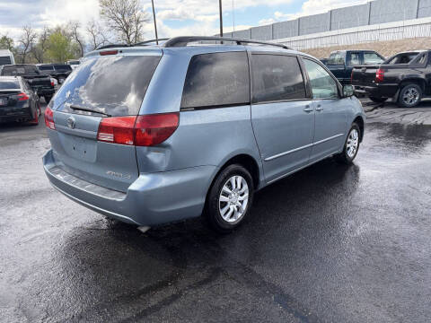 2005 Toyota Sienna LE 7 Passenger
