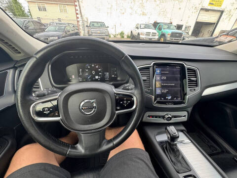 2017 Volvo XC90 T5 Momentum