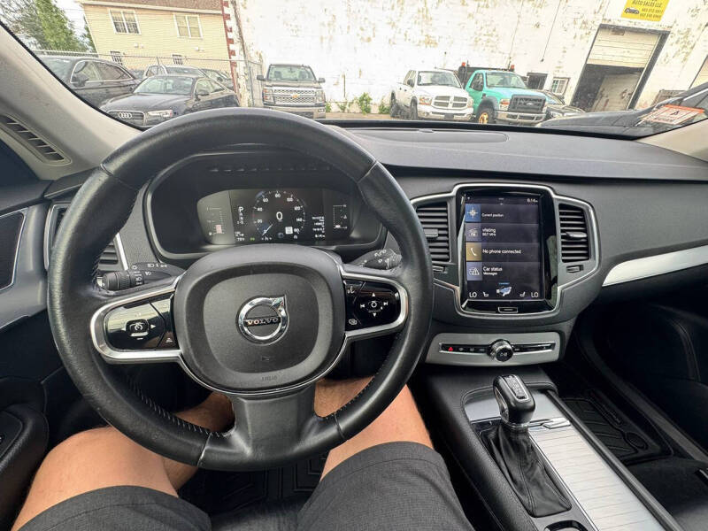 2017 Volvo XC90 T5 Momentum