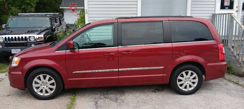 2012 Chrysler Town & Country Touring photo 2