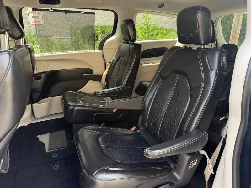 2020 Chrysler Voyager LXi