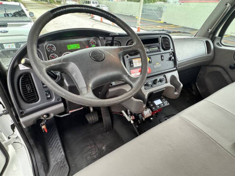 2017 Freightliner M2 106