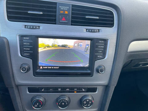 2016 Volkswagen Golf TSI SE