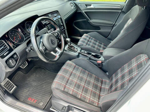 2021 Volkswagen Golf GTI SE