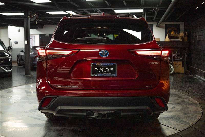 2022 Toyota Highlander Hybrid XLE