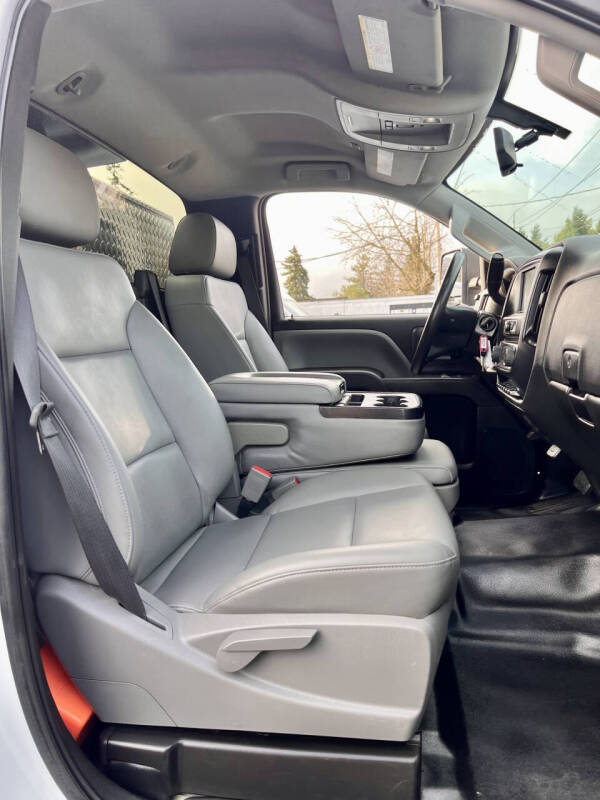 2022 Chevrolet Silverado 5500HD