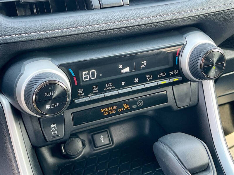 2022 Toyota RAV4 Hybrid LE