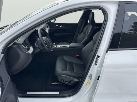 2025 Volvo XC60 B5 Plus Dark Theme