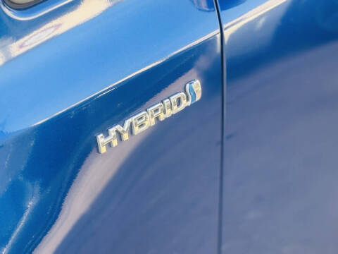 2014 Toyota Prius v Two