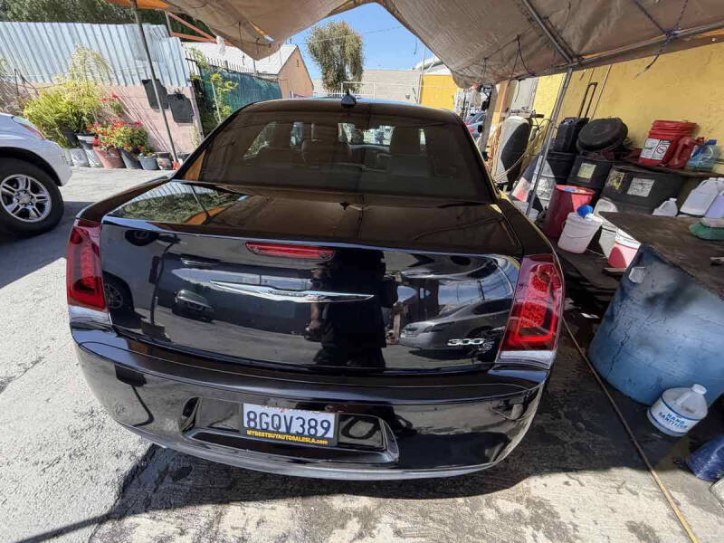 2017 Chrysler 300