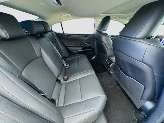 2025 Lexus ES 300h